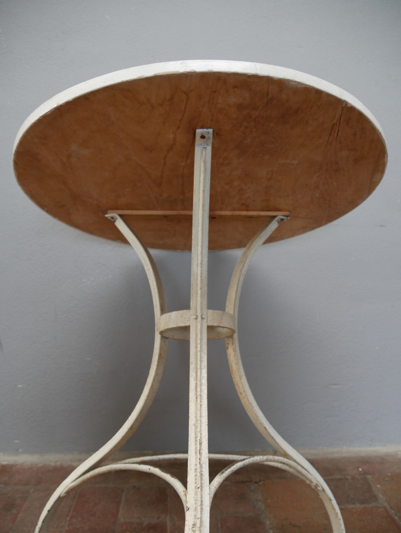 schöner historischer Gartentisch rund – Antikhandel Lauke